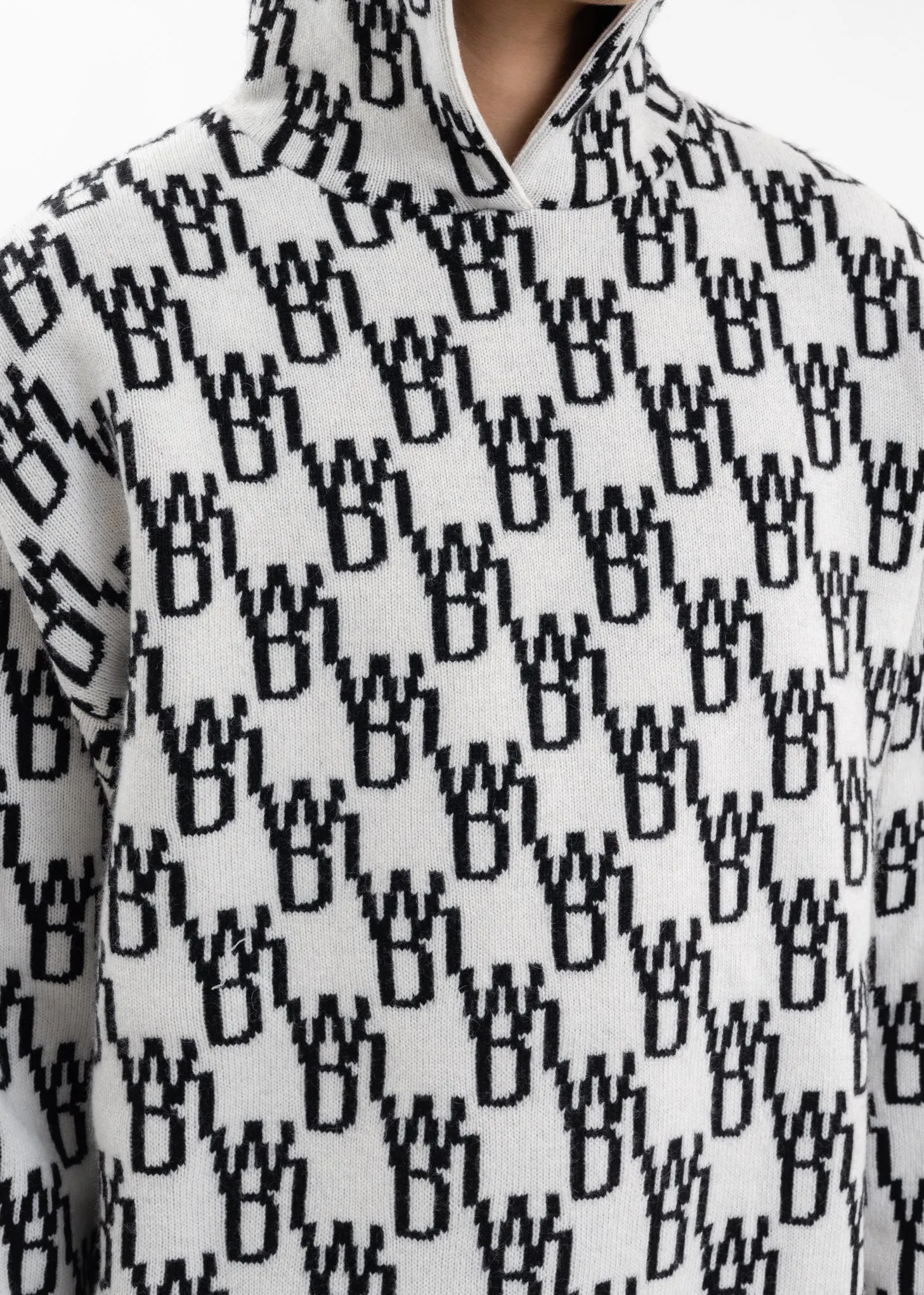 IVORY WD1 GRAPHIC KNIT HOODIE